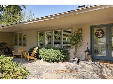 18042 Skyland Cir, Lake Oswego, OR 97034 - photo 3