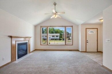 05_611EClaySt_165_LivingRoom_LowRes