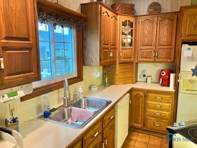 413 W 1st St, Woodville, OH 43469 - photo 3