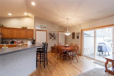 1823 Aaron Dr NW, Cedar Rapids, IA 52405 - photo 3