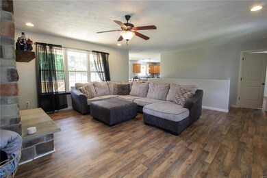 21690 Lindsay Ln, Waynesville, MO 65583 - photo 4