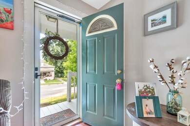 314-E-Ash-St-Mason-MI-windowstill-7