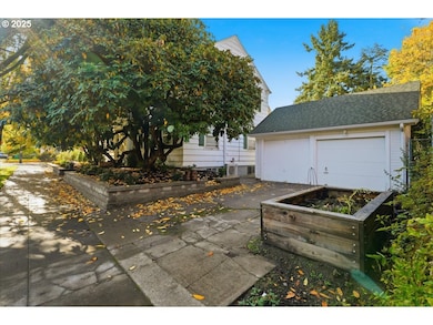 2451 SE Salmon St, Portland, OR 97214 - photo 4