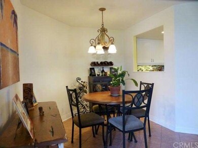Dining El adjacent to kitchen with pass through op