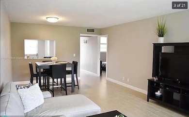 9230 Lagoon Place unit 215, Davie, FL 33324 - photo 3