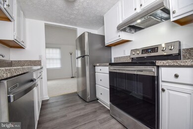 3609 Wharf Ln, Triangle, VA 22172 - photo 7