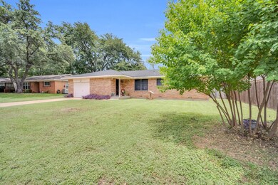 804 N Douglas Ave, Cleburne, TX 76033 - photo 2