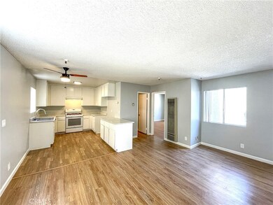 13535 Yukon Ave unit 28, Hawthorne, CA 90250 - photo 2
