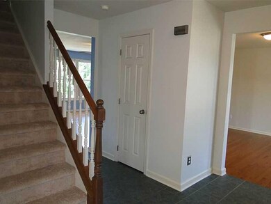 Entry/Foyer.