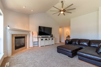 3024 27th St SW, Cedar Rapids, IA 52404 - photo 5