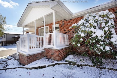 305 W Fir St, Eleanor, WV 25070 - photo 2