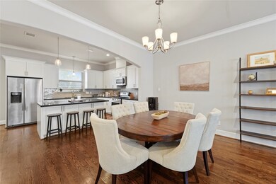 Plenty of space to enjoy easy meals at the island