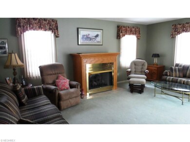 SPACIOUS FAMILY ROOM WITH GAS FIREPLACE 19X14
