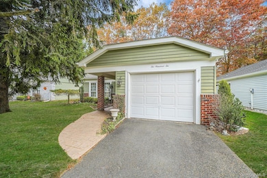 202 Belfast Ln, Ridge, NY 11961 - photo 4