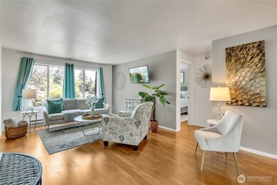 Open living room concept (no popcorn ceiling)