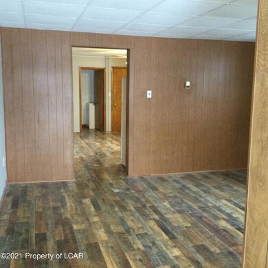 143 E Sherman St, McAdoo, PA 18237 - photo 4