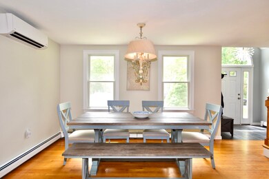 eat-in kitchen