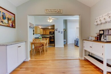543 Coronation Dr, Franklin, MA 02038 - photo 3