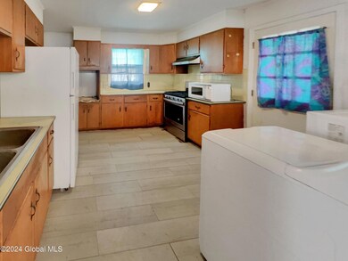 37 Cherry St, Glens Falls, NY 12801 - photo 7