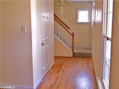 Foyer - Hardwood foyer