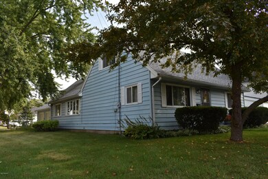 521 Howard St, Lowell, MI 49331 - photo 3