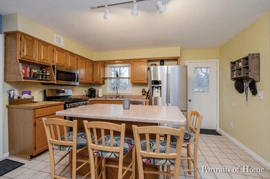 Gourmet Kitchen w/island