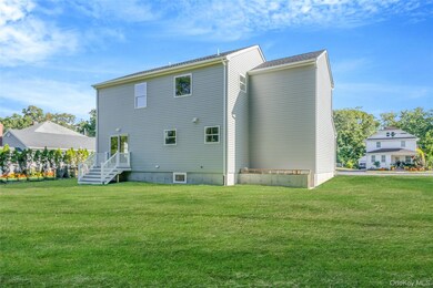 817 Pond View Rd, Riverhead, NY 11901 - photo 7