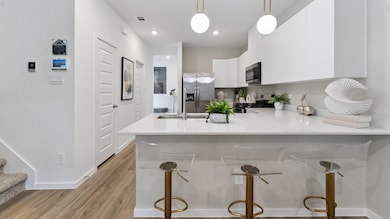 5932 Manning Oaks St, Houston, TX 77091 - photo 4