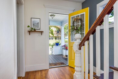 Entry way from front porch