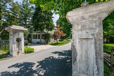 207 Riveredge columns