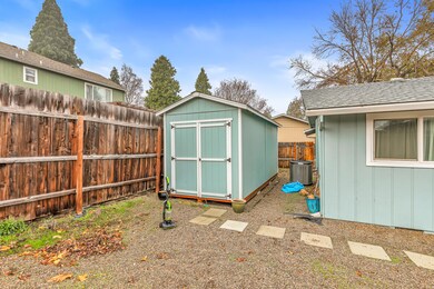1131 Vista Dr, Central Point, OR 97502 - photo 7
