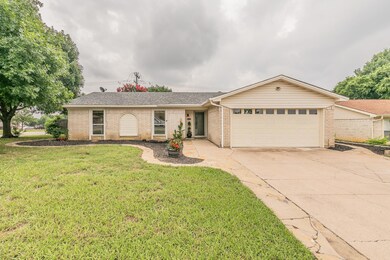 2628 Pebblestone Ln, Bedford, TX 76021 - photo 3