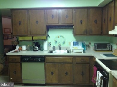 15010 Haslemere Ct, Silver Spring, MD 20906 - photo 7