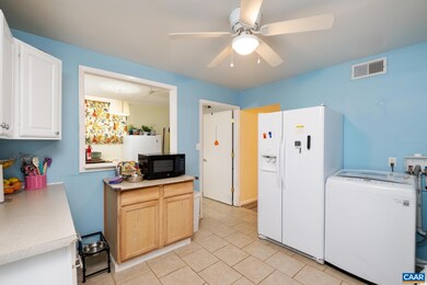 1908 Inglewood Dr unit B, Charlottesville, VA 22901 - photo 4
