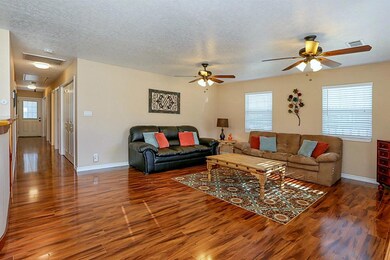 33 Hunters Creek Dr, Huntsville, TX 77340 - photo 5