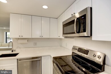 1124 25th St NW unit T2, Washington, DC 20037 - photo 3