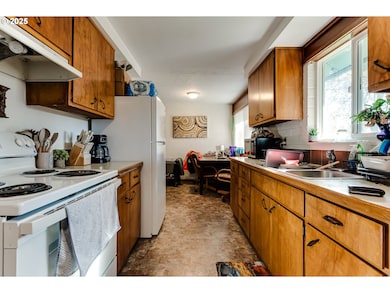 660 Keiper Ave, Eugene, OR 97404 - photo 7