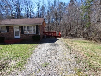 100 Wren Ct, Martinsville, VA 24112 - photo 2