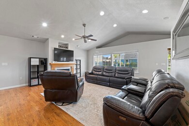 850 Mendolia Way, Central Point, OR 97502 - photo 7