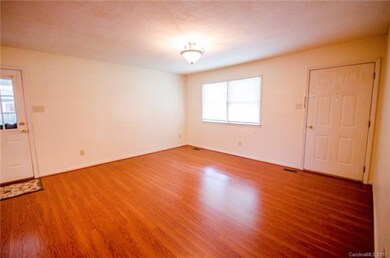 145 Victoria Dr, Statesville, NC 28625 - photo 5