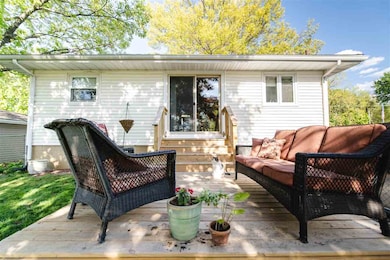 1909 Elmwood Ave, Cedar Falls, IA 50613 - photo 4