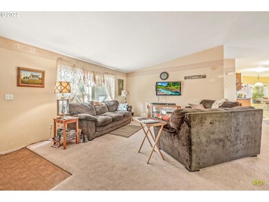 Living Room/Entrance