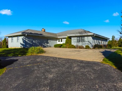 195 Clover Hill Ln, Barrington, IL 60010 - photo 2