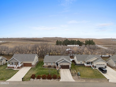 1501 W Pheasant Ridge St, Watford City, ND 58854 - photo 2