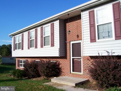 8909 Willowdale Rd, Greencastle, PA 17225 - photo 2