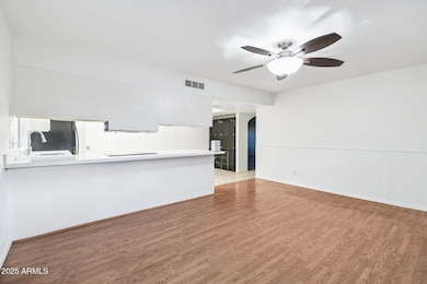 6-web-or-mls-N 36th Dr-1006-006