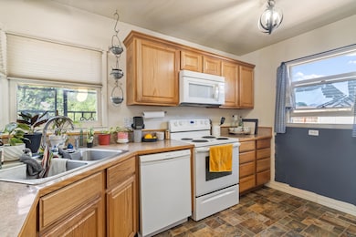 3_943 n ross ln, medford-02