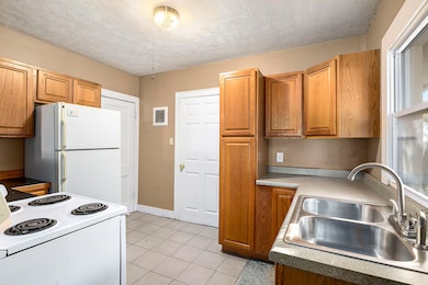 930 Mahlon St, Lansing, MI 48906 - photo 6