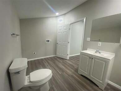 1113 S Walnut St unit B, Cleburne, TX 76033 - photo 2