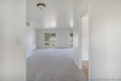 919 N Chickasaw Ave, Claremore, OK 74017 - photo 4